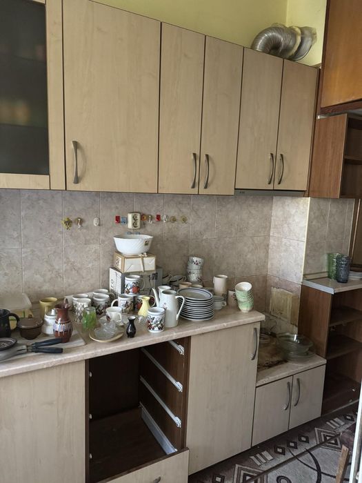 Изхвърляне на строителни и битови отпадъци