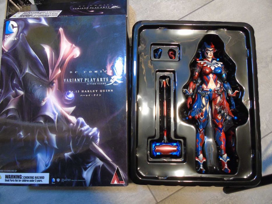 Figurina DC Joker si Harley Quinn PlayArtsKai/Nu neca/hot toys/mezco