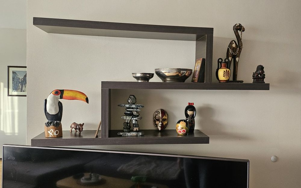 Стилни и модерни рафтове за стена