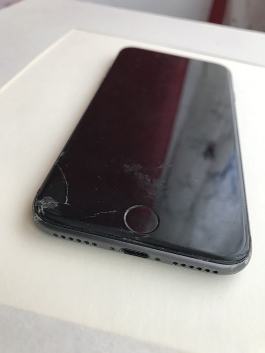 Iphon 8  baterie 77% pret  250lei