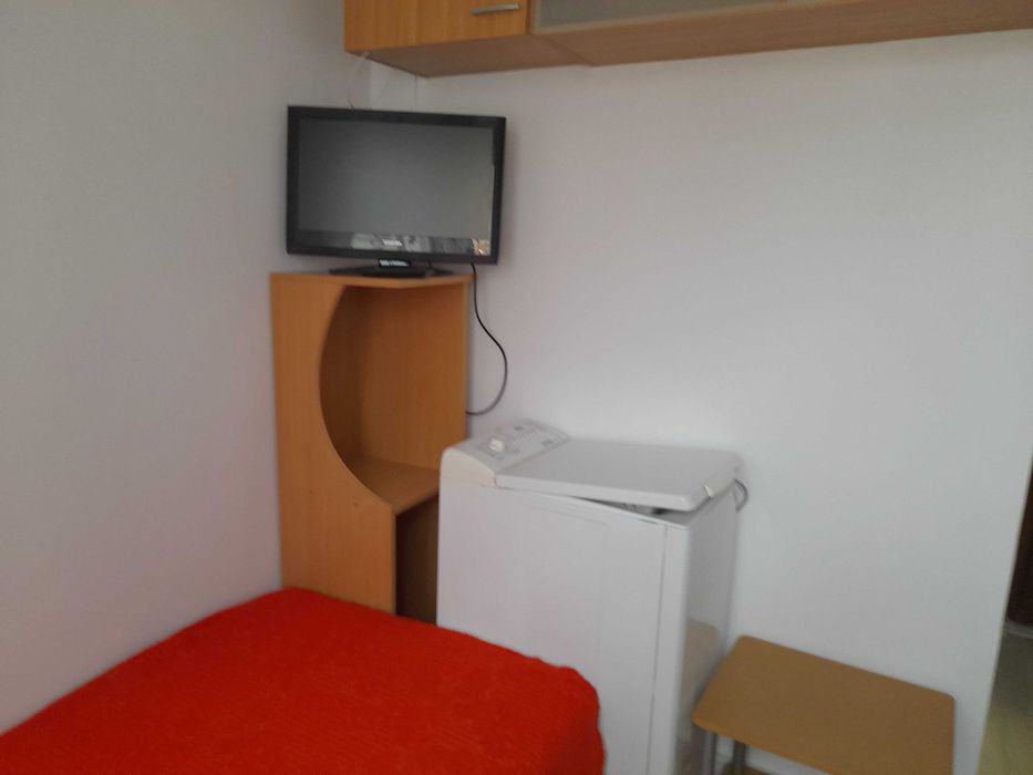 Inchiriez garsoniera 11mp