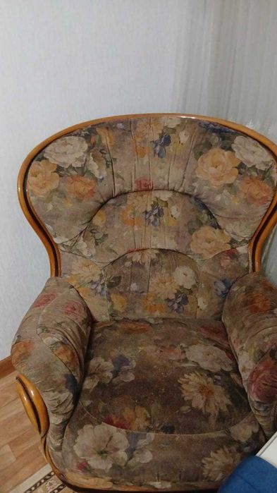 Продам диван и два кресла б\у