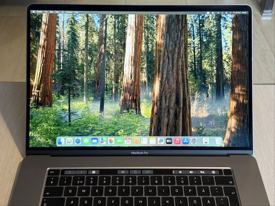 MacBook Pro 16 inch A2141 i9/32GB RAM/1TB SSD
