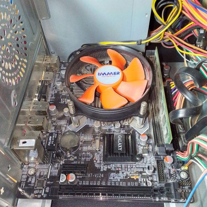 Харошый комп ,в одном месте одна не заметная мятина можем договорится