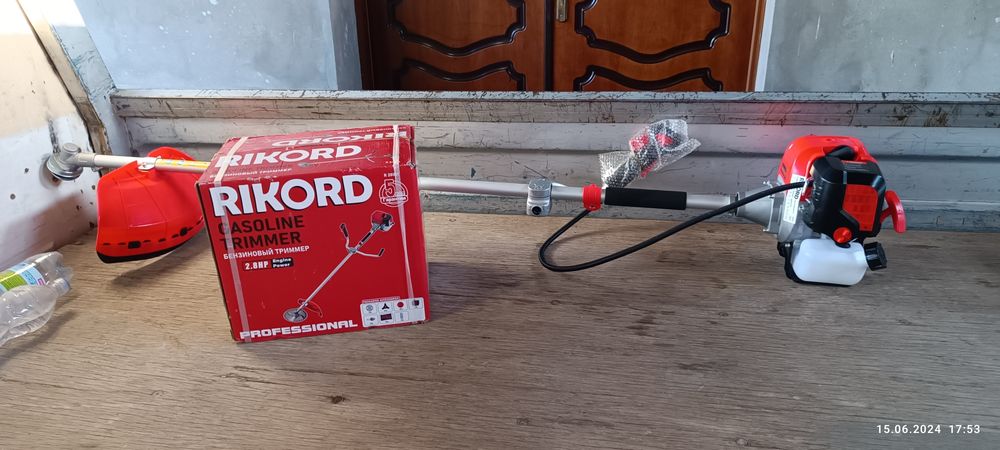 Газонокосилка бензиновая