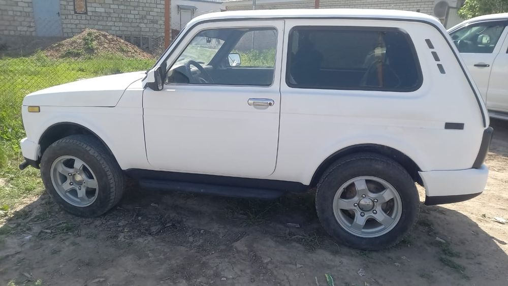 Продам автомобиль ниву