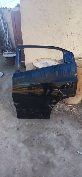 Byd seugell chap oldi va orqa eshik