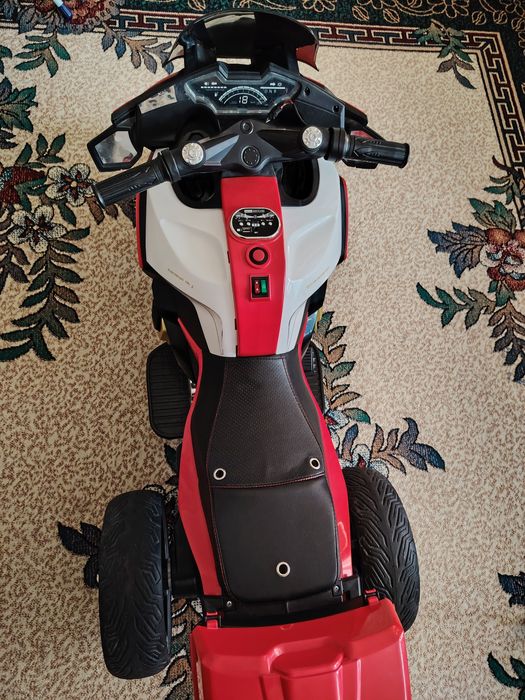 Детский мотоцикил сотилади