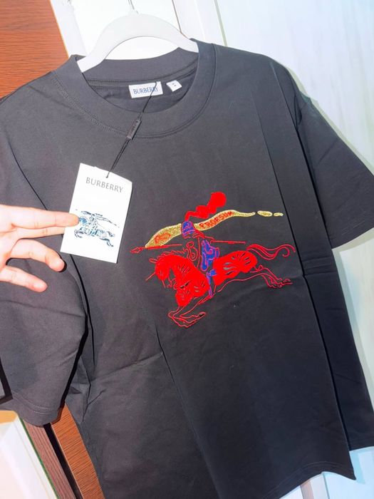 Tricou Burberry Negru Mărimea M - Nou cu etichetă (Model Prorsum / Cavaler Brodat)