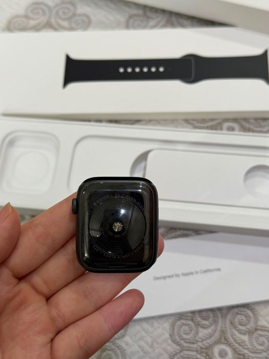 Продам apple watch SE