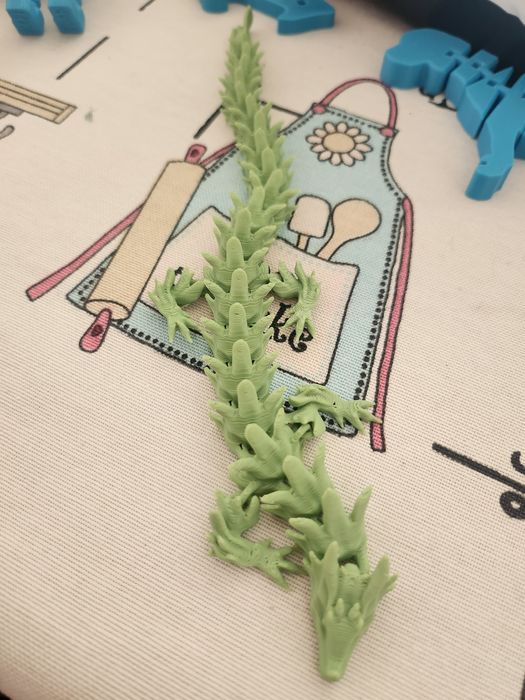 ЗD дракон и други модели играчки