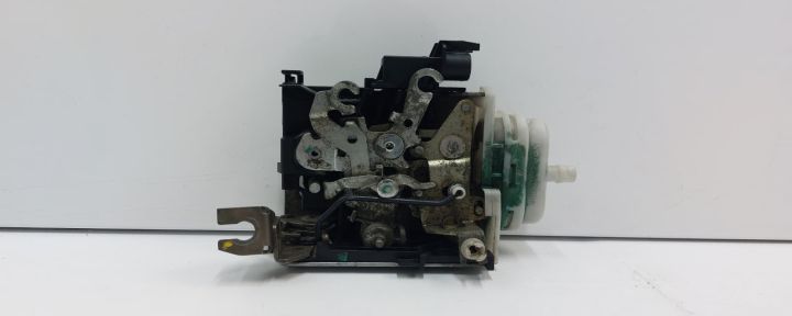 Broasca usa dreapta fata 8d2837016f Audi A4 B5