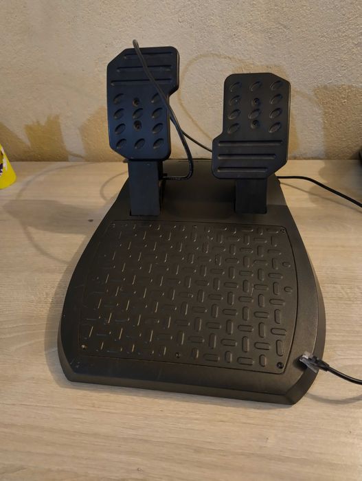 Thrustmaster T80 волан + педали | За PS4 / PS3 | Отлично състояние