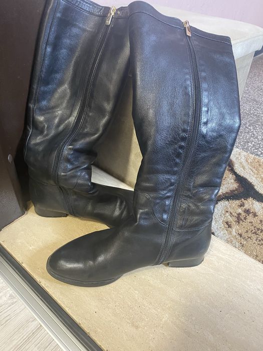 Дамски ботуши от естествена кожа.