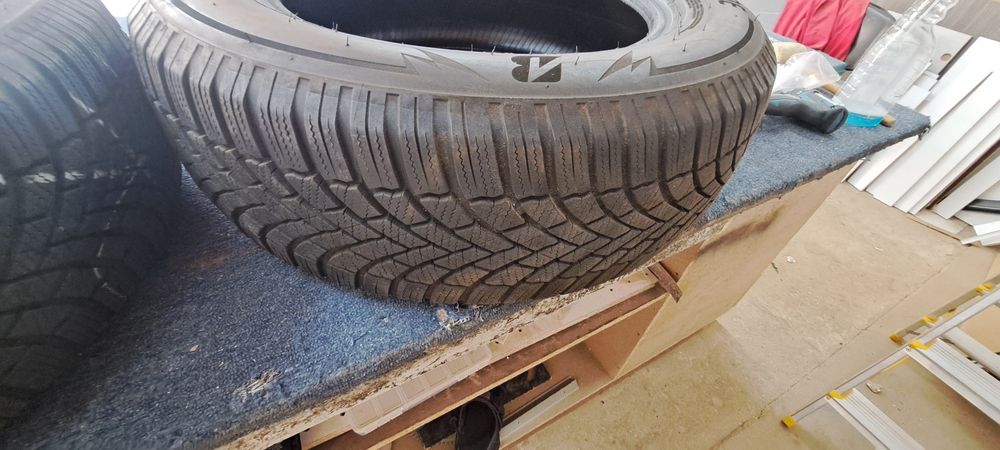 Vând 2 anvelope Bridgestone