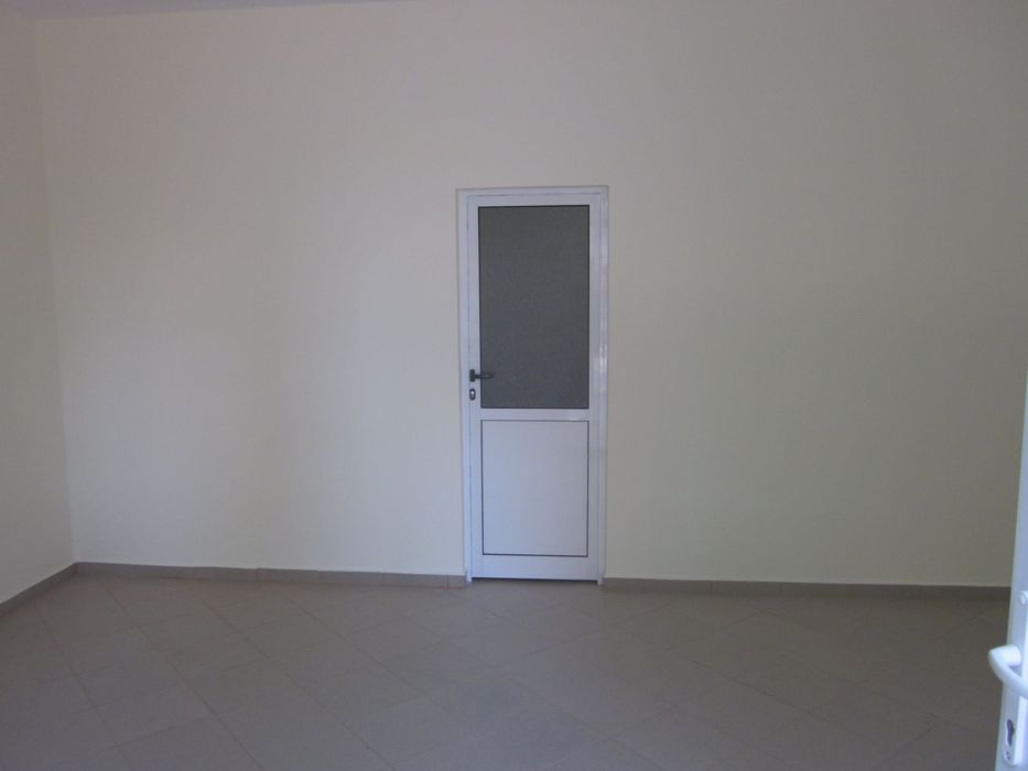 Дава се под наем Гараж / Паркомясто в Велинград - 40 кв.м за 229.5 € - Снимка #2