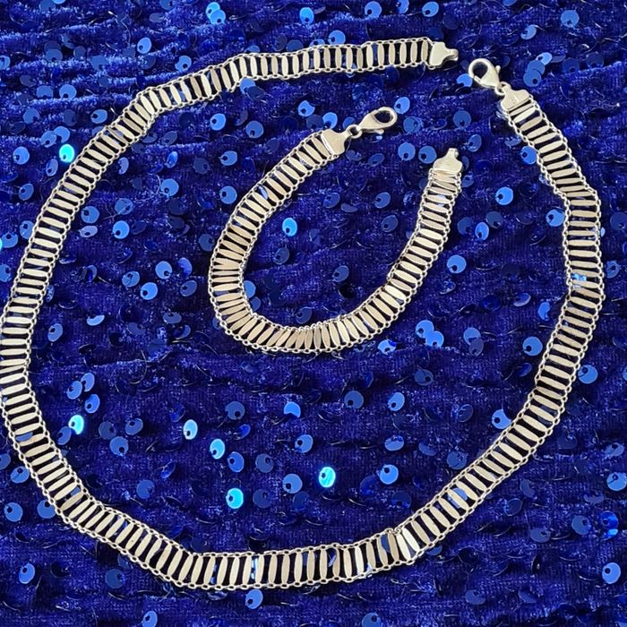 Продам оригинальные комплекты из серебра