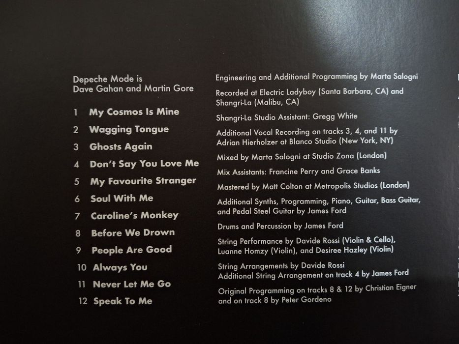 Грамофонни плочи на групите "The Cure" и "Depeche Mode"