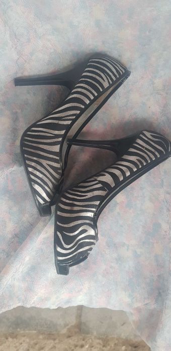 pantofi negru-argintiu model tigrat