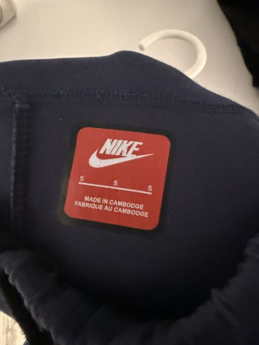 Тъмно син Nike tech fleece