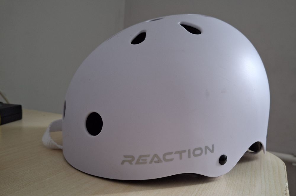 Шлем велосипедный белый