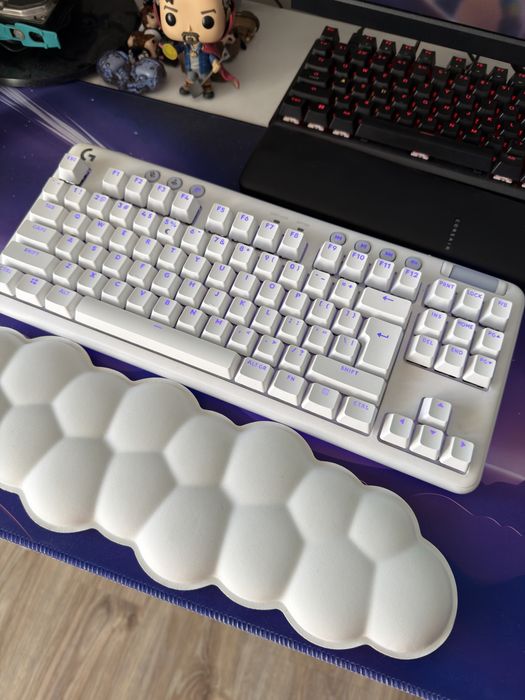 Logitech G715 TKL – безжична механична клавиатура, бяла