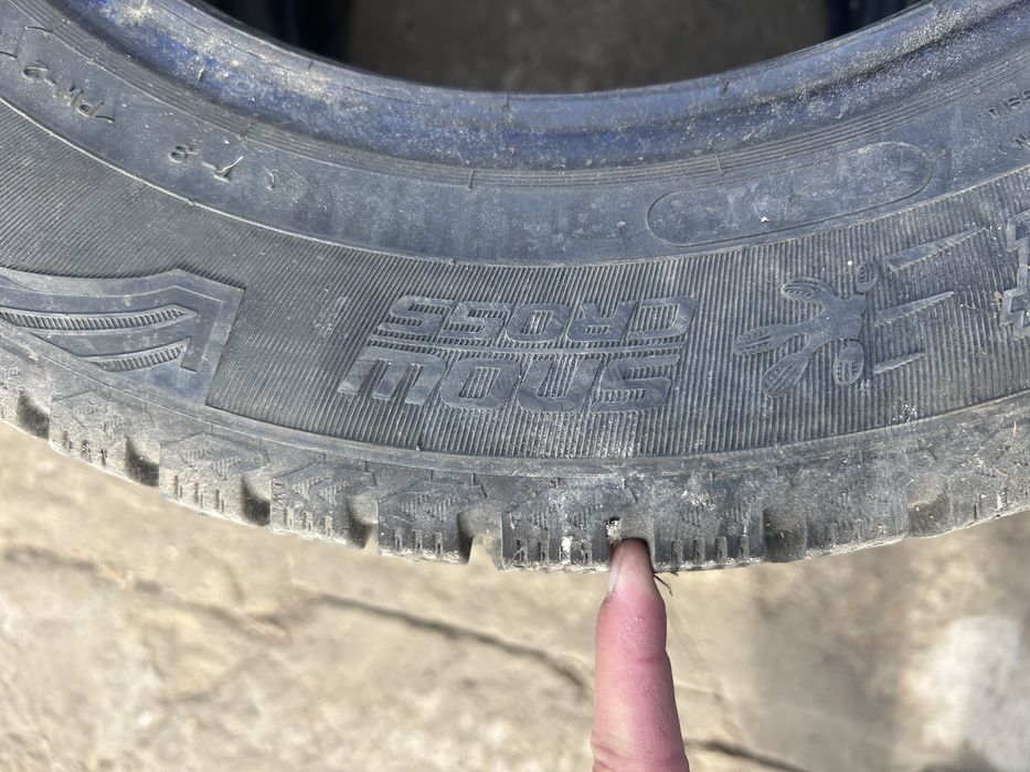 Продам шины шипованный. Покрышка