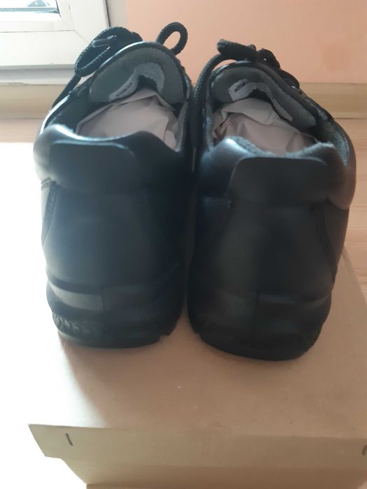 Обувки 1/2-ки, работни, мъжки и чисто нови в кутия