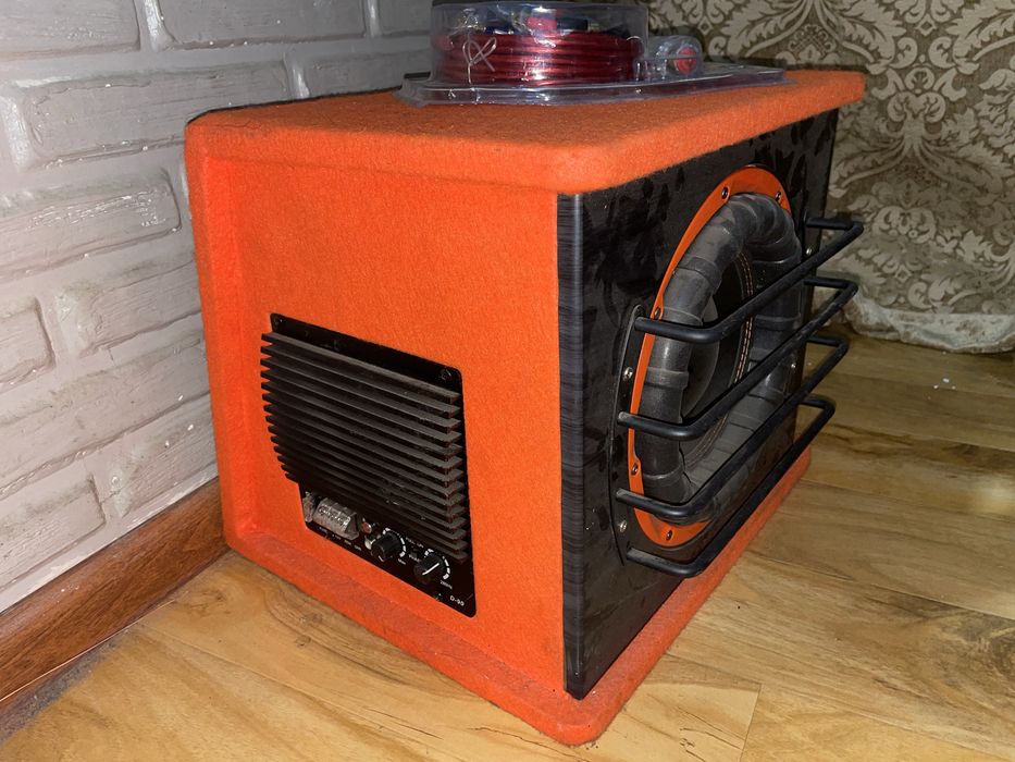 Сабвуфер с проводами