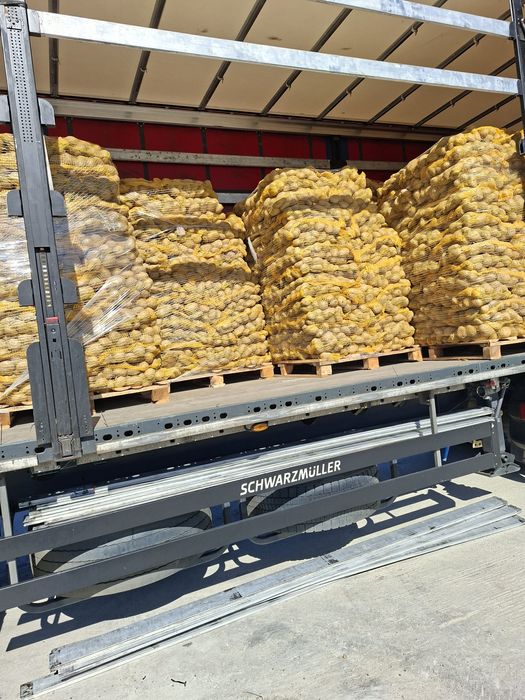 Vând cartofi orice cantitate la preturi  convenabile