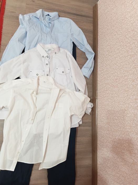 Продам на школьника трое брюк и три рубашки