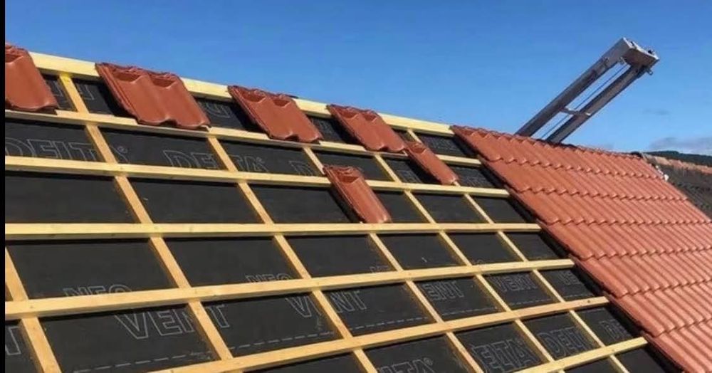 Executăm acoperisuri 
2. Montaj orice tip de invelitoare,
3. Dulgherie