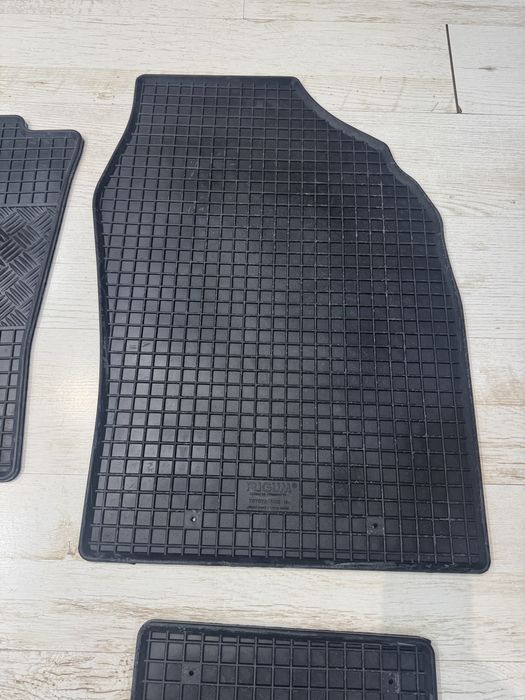 Гумени стелки  за Toyota Chr