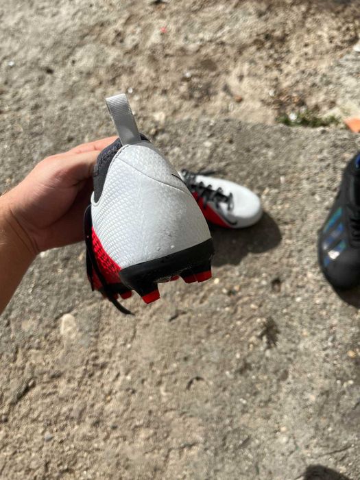 Футболни обувки nike и adidas