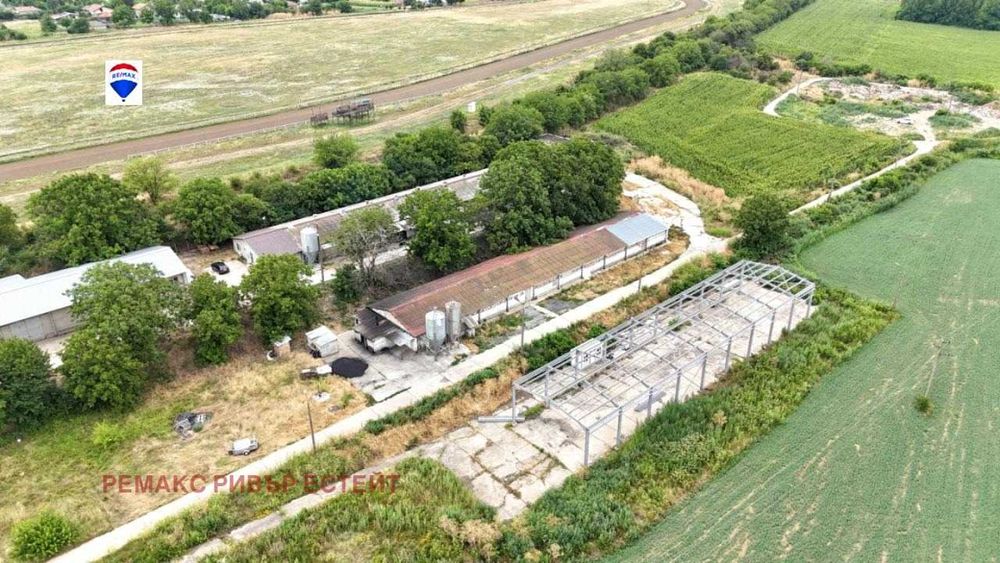 Продава се Промишлена сграда в с. Сандрово, Област Русе - 2465 кв.м за 151 €/кв.м - Снимка #4