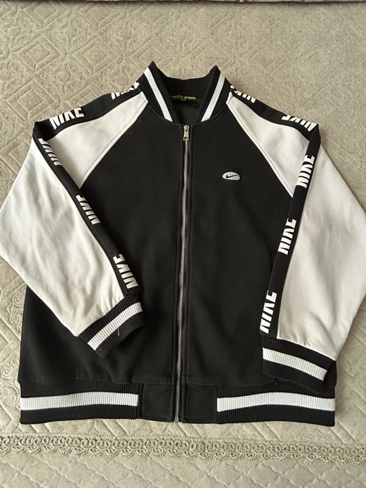 Продаю подростковую одежду (ветровки, бомберы)