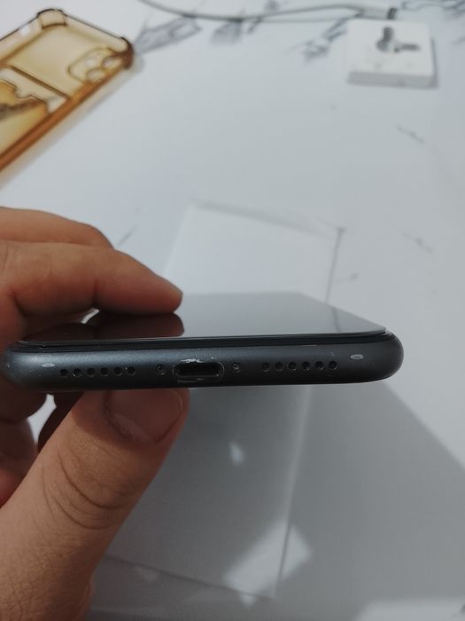 Продам iPhone 11, 64 GB