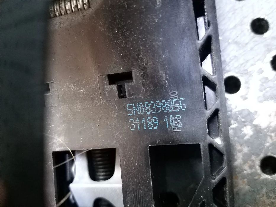 Maner usa stanga fata vw golf 6 5k 5n0839885g