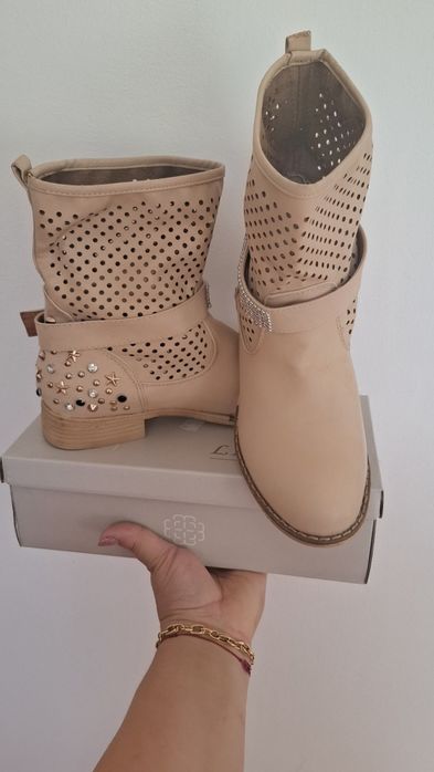 Cizme  subțiri  noi