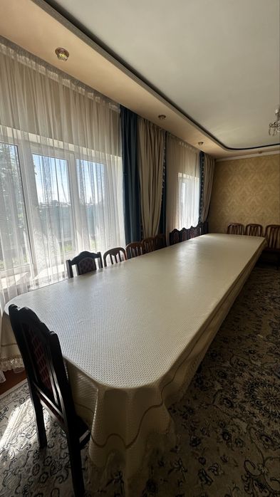 Стол со стульями