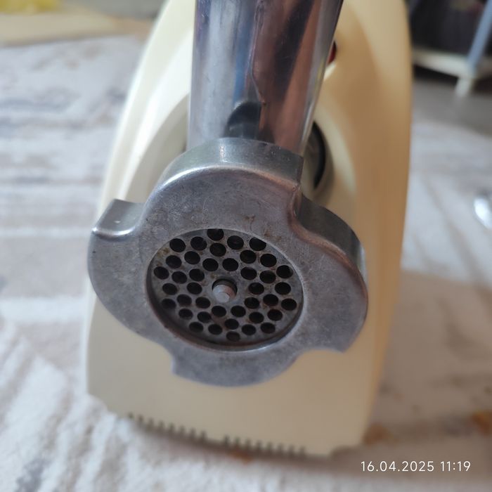 Продам электромясорубку