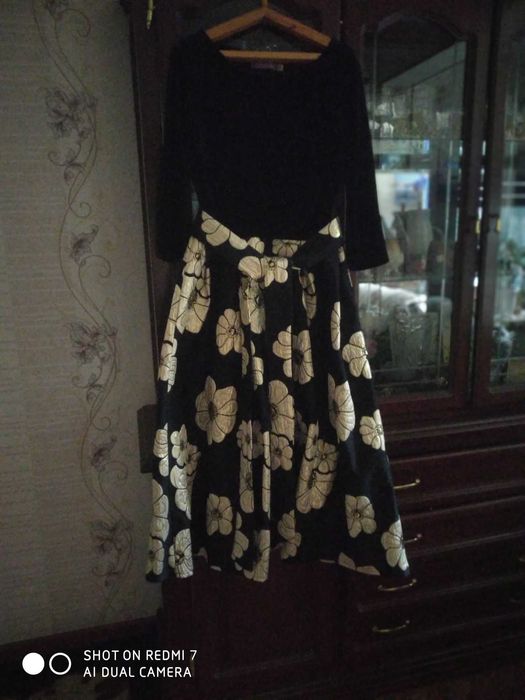 Новое нарядное выходное платье,46-48 размера,длинное