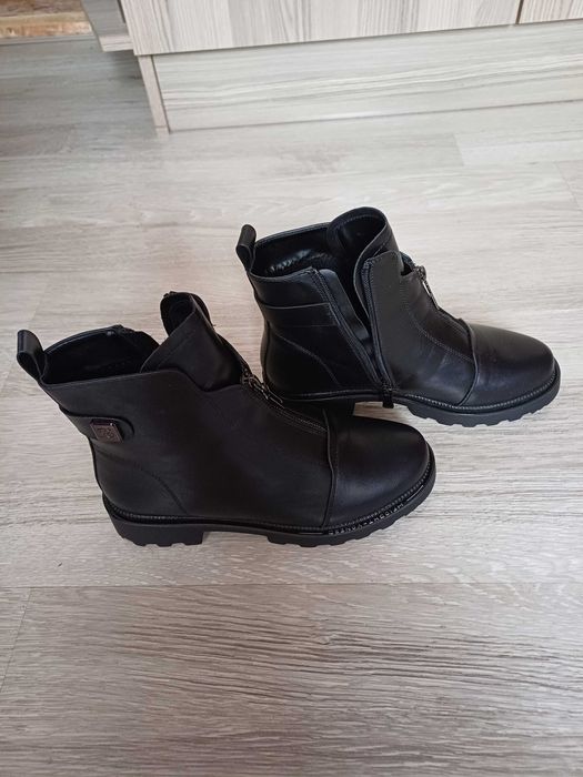 Дамски черни боти