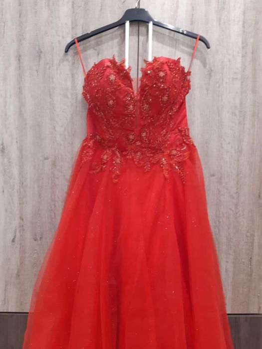 Абитуриенска рокля