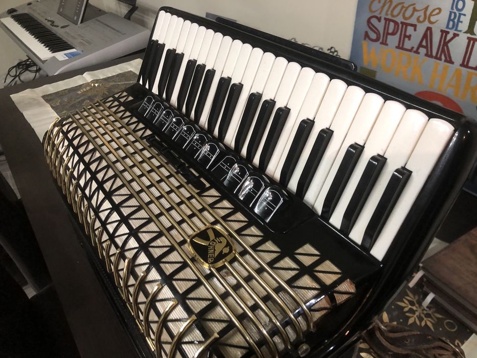 Hohner IV Atlantic de luxe si Scandalli 120 basi ca Nou!