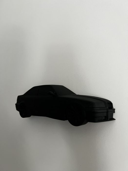 Модел BMW E36 за стена