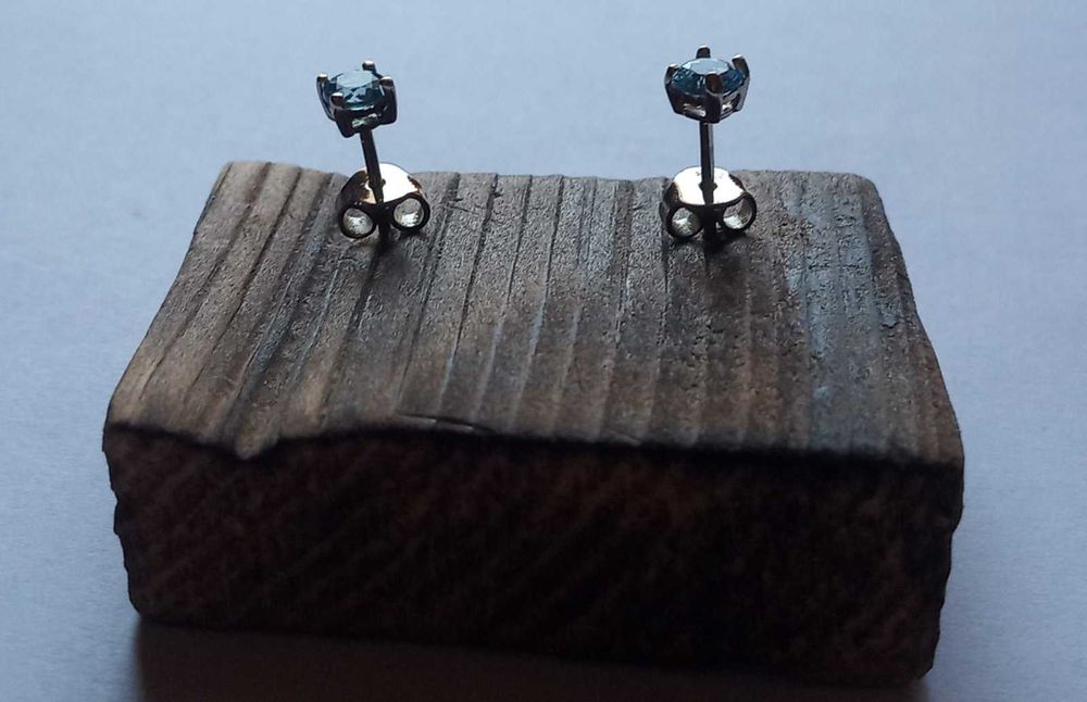 Златни обеци с естествени топази