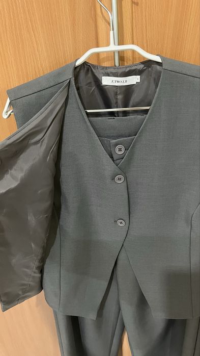 Костюм с жилеткой