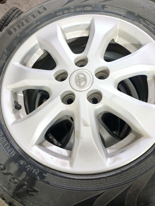 Продам диски на таёту камри 40 16 радиус  с шинами