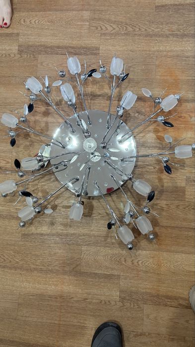 Продам люстру 15000